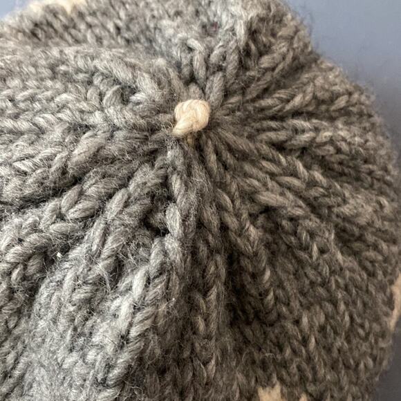 Nardi and Tagliaferri knit hat very warm and cute wool blend w/ Alpacca Italy
C - Picture 5 of 5